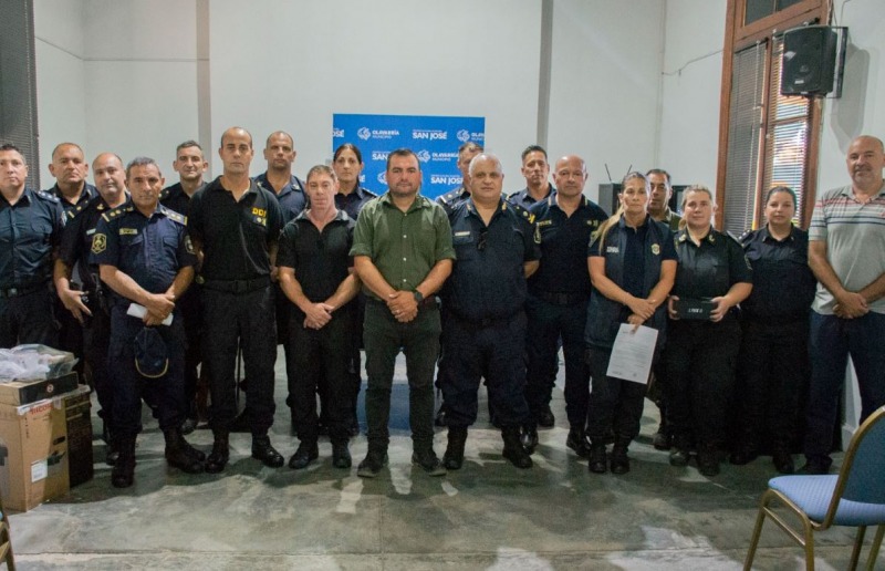 Entregaron equipamiento inform�tico a la Polic�a